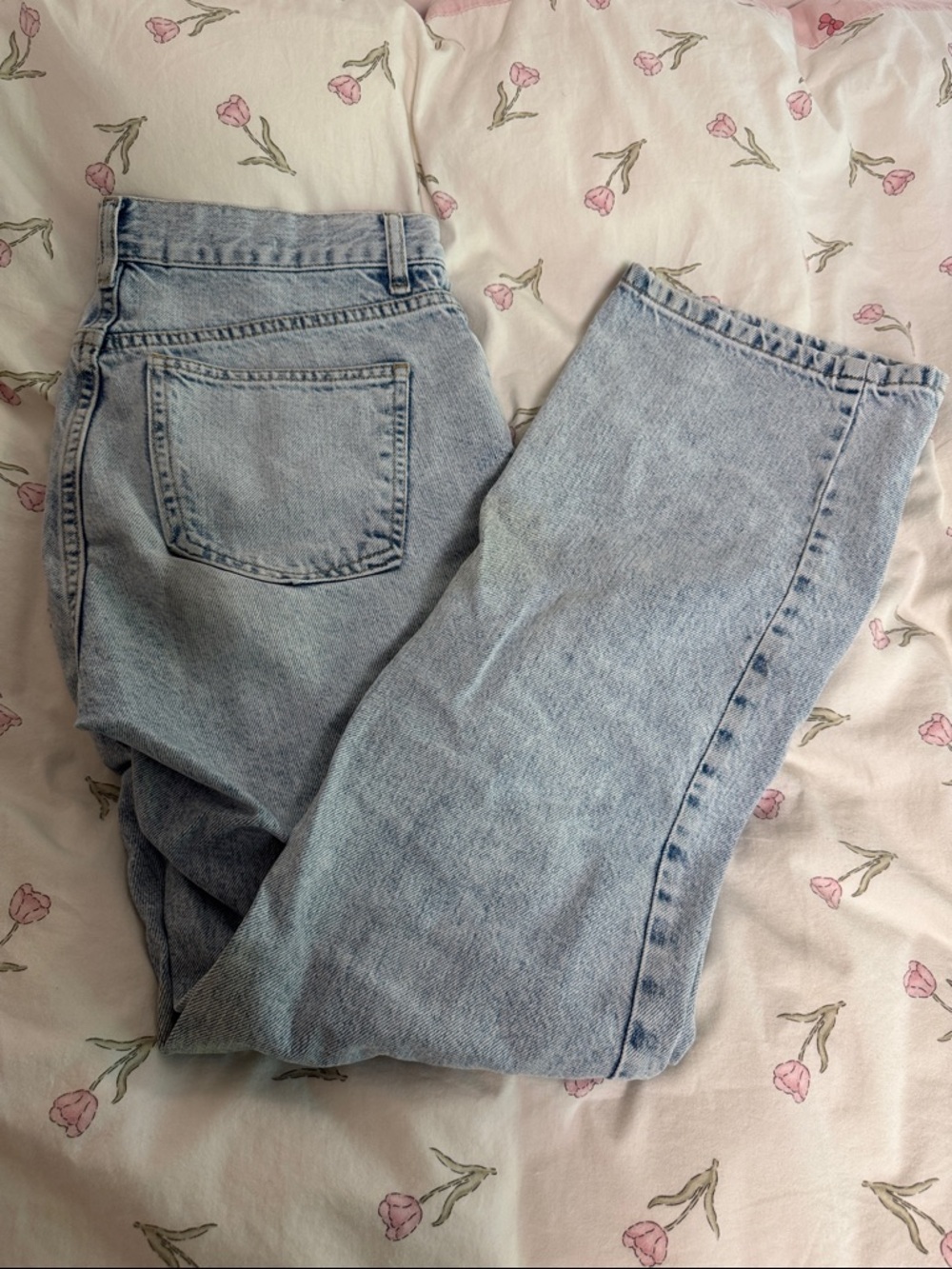 Light Wash Mid-Rise Women’s Jeans